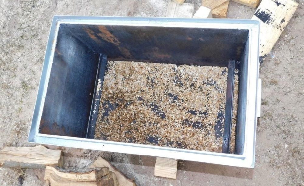 Подготовка коптильни для копчения дорадо Щепа для копчения дорадо