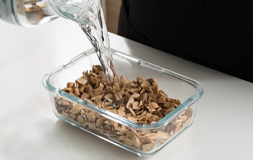 Замачивание ольховой щепы для копчения перепёлок Щепа для перепёлок