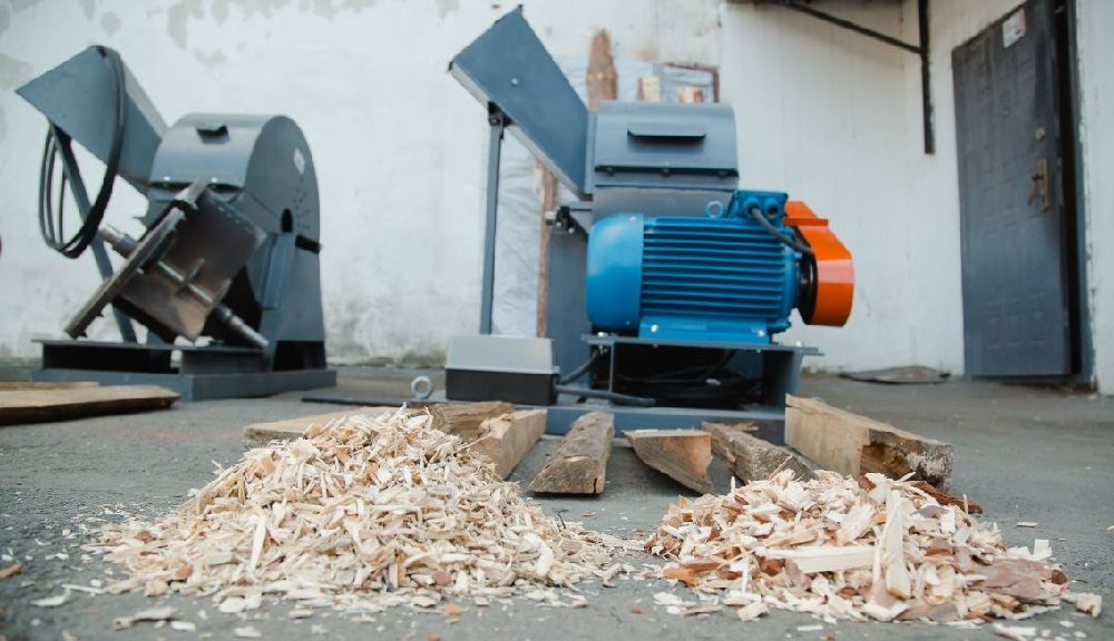 Измельчение древесины при помощи щепореза Щепорез и древесина