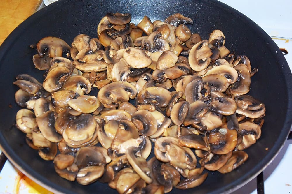 Обжарка шампиньонов на сковороде Шампиньоны на сковороде
