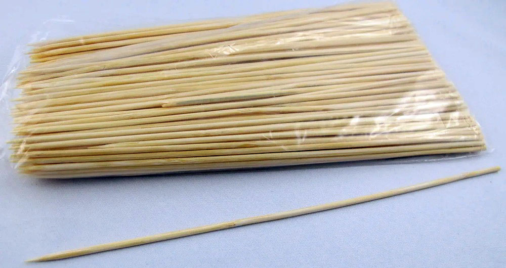 Набор шпажек для шашлыка Шпажки на столе