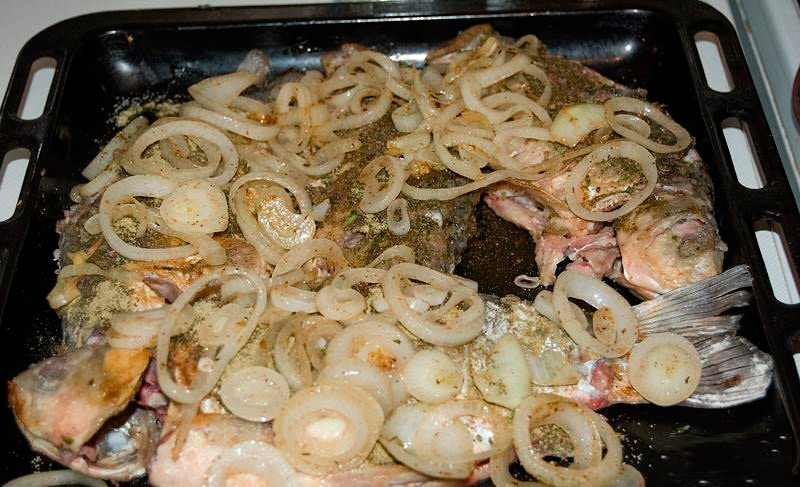 Карась со сметаной и майонезом Со сметаной и майонезом