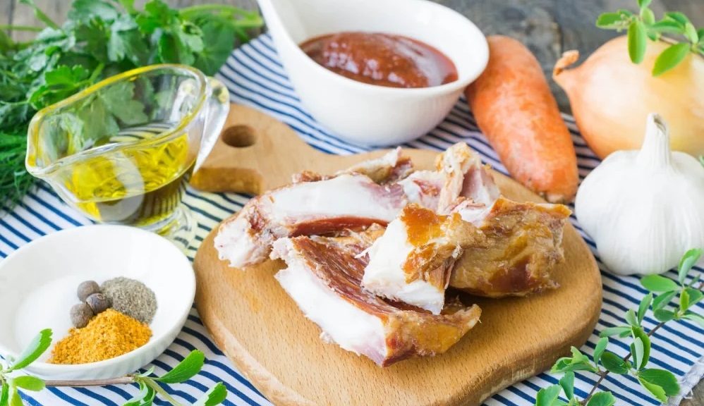 Ингредиенты для приготовления картошки с рёбрышками в кастрюле Состав для приготовления в кастрюле