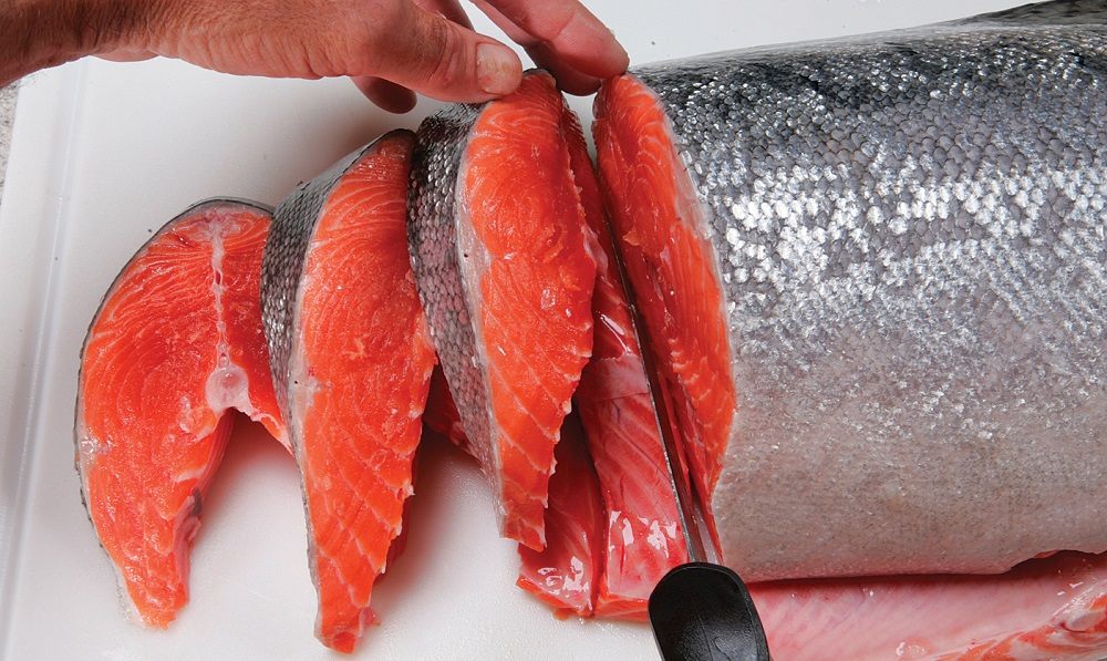 Нарезание красной рыбы на стейки Стейки красной рыбы