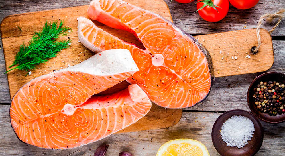 Натирание стейков солью, перцем и лимоном Сухая засолка лосося