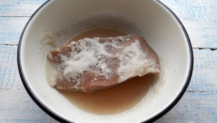 Засолка свиной корейки Свинина и соль