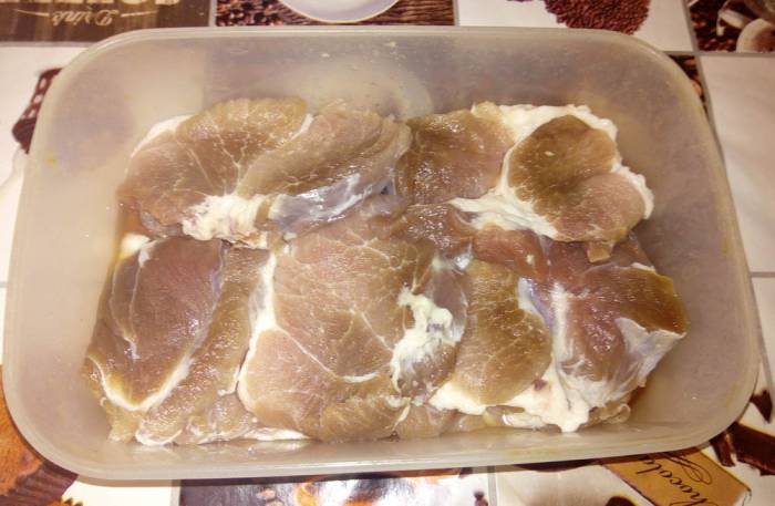 Засолка кусков свинины для колбасы Свинина и соль