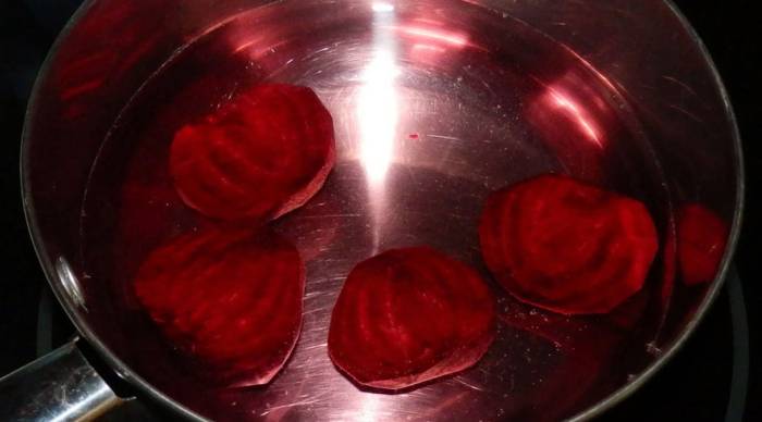 Бланширование свёклы перед вялением Свёкла и кастрюля
