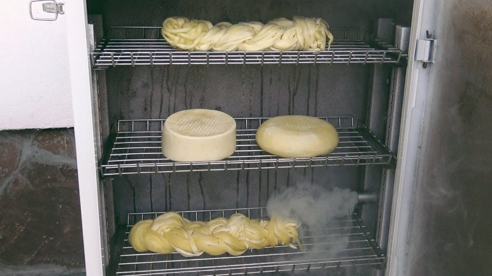 Холодное копчение сыра в коптильне с дымогенератором