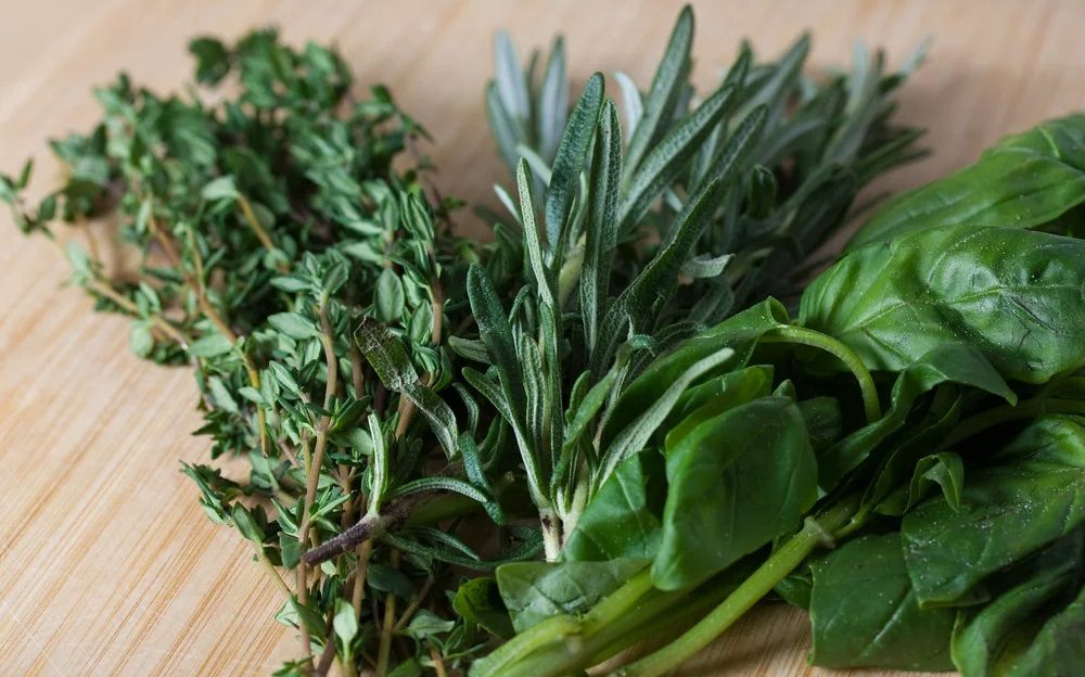 Тимьян, розмарин и базилик Травы для копчения томатов