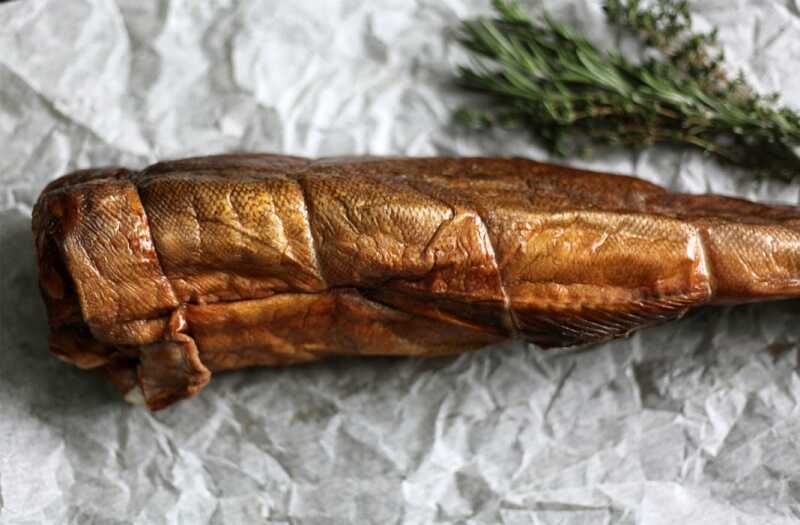 Треска, приготовленная горячим копчением Треска горячего копчения