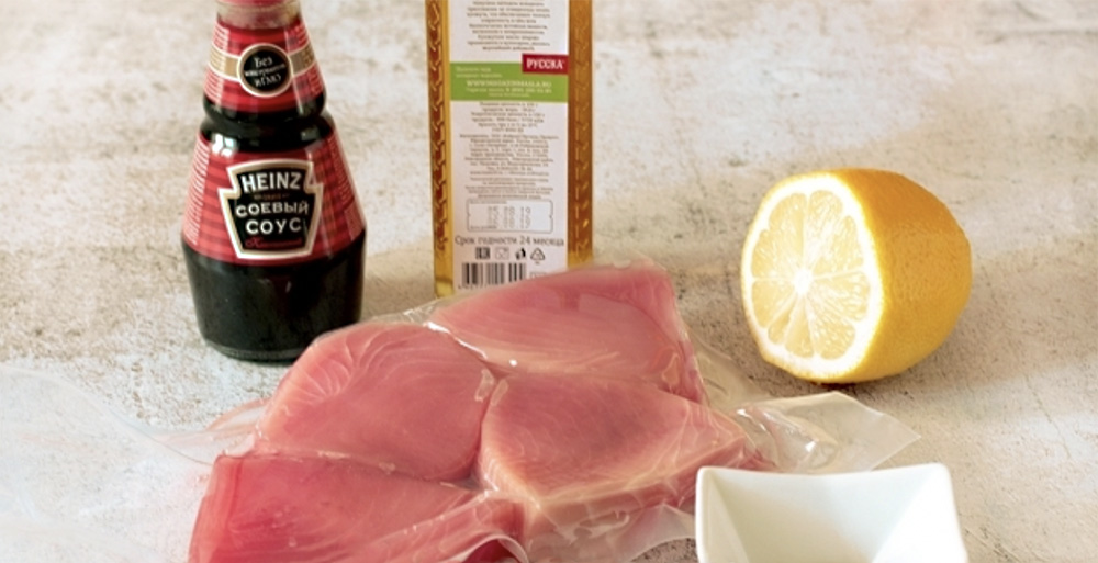 Ингредиенты для приготовления соевого маринада для тунца Тунец, соевый соус, лимон, специи
