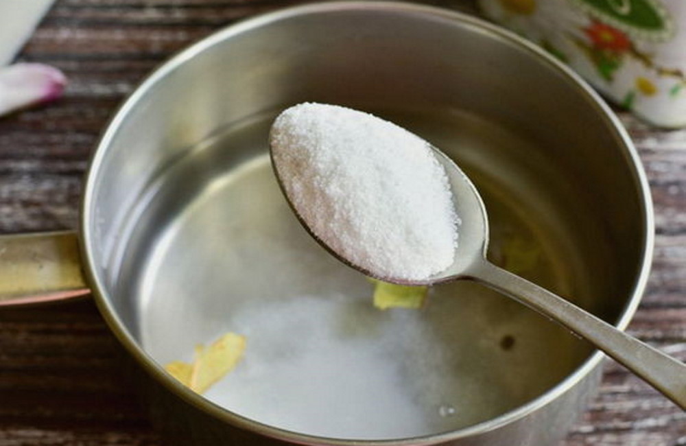 Рассол для засолки жереха В воду добавляют ложку соли