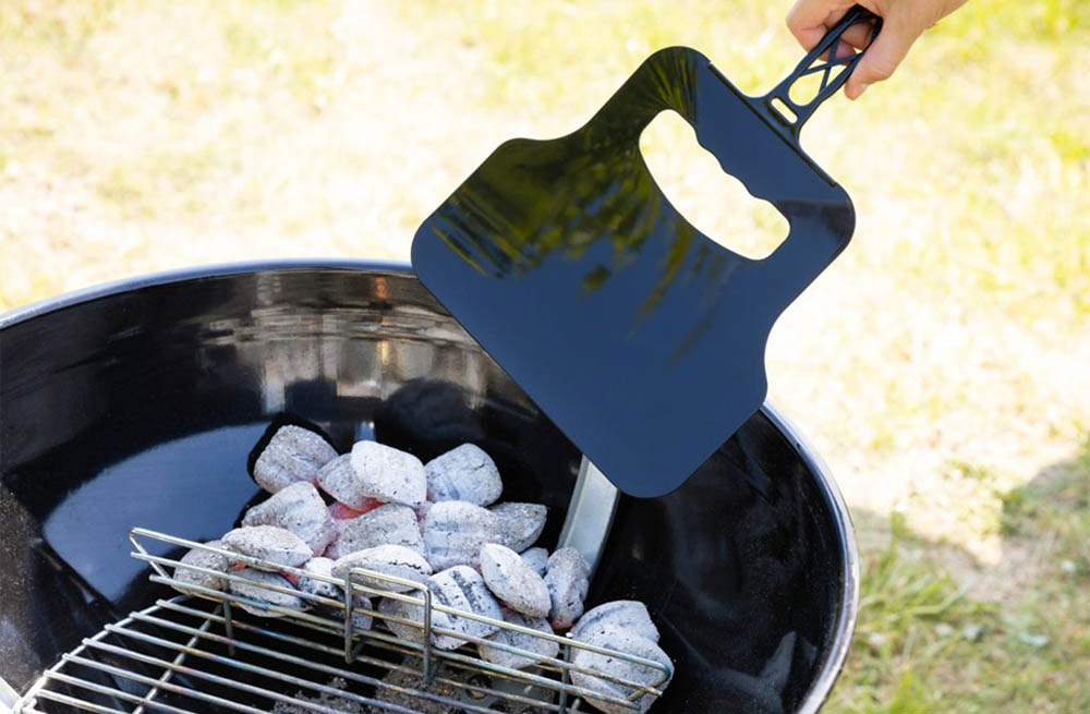 Использование веера для мангала Веер и угли