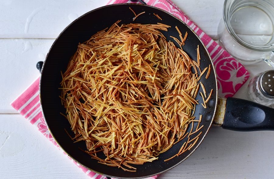 Подсушивание вермишели на сковороде Вермишель на сковороде