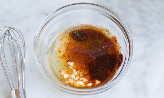 Приготовление винного маринада Вино, соевый соус и специи