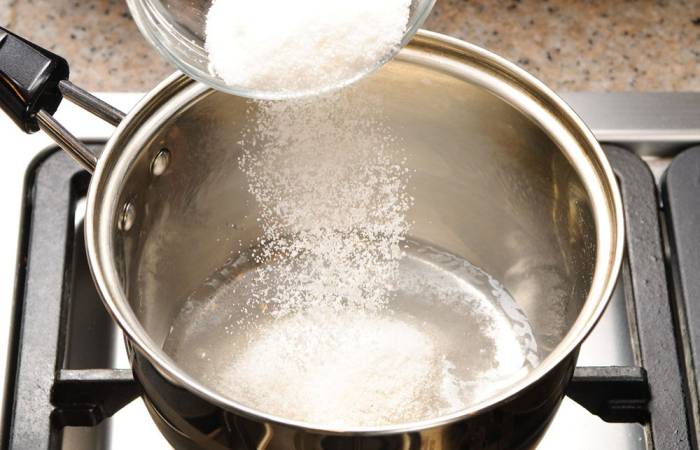 Приготовление сиропа для огурцов Вода и сахар