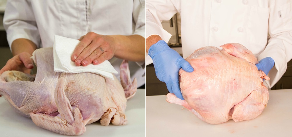 Удаление остатков воды с тушки индейки Вытирание тушки индейки