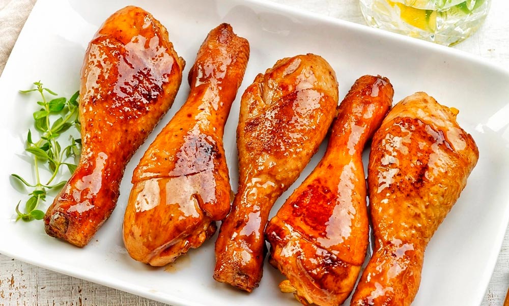 Приготовленные на гриле куриные ножки Жареные куриные ножки